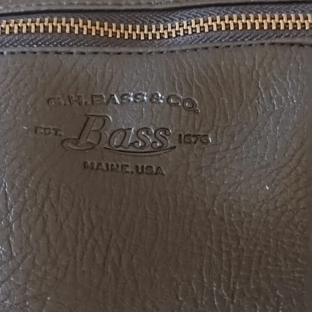 G.H. BASS&CO. WOMEN TOTE BAG NEW, NEVER USED. EXTRA LARGE. FAUX LEATHER.